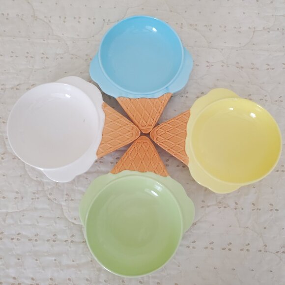 Vintage Ceramic Ice Cream Bowls Waffle Cone Set Of 4 Dessert Ice Cream Bowls - Picture 1 of 7